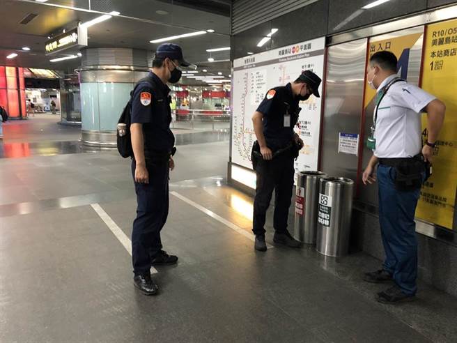 高雄捷運網路客服在25日接獲炸彈恐嚇郵件，警方發現這組IP位於境外，研判歹徒應是利用境外跳板發信。（警方提供）