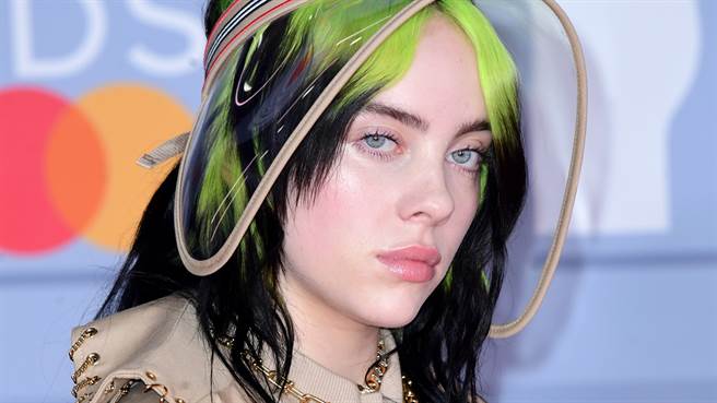 怪奇比莉（Billie Eilish）近期穿着风格骤变，让许多粉丝无法接受。（图／达志影像）