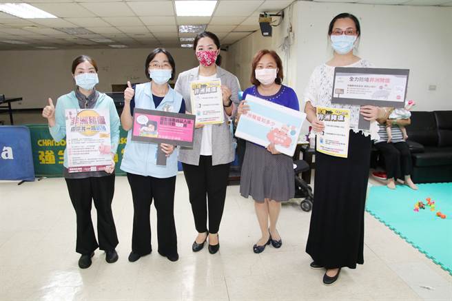 韩国籍新住民金秀梅平常会到臺湾的市场购买有认证商标的猪肉，臺湾猪肉的美味让她很满意，也很安心，因此不必再从国外购买猪肉。(戴志扬翻摄)