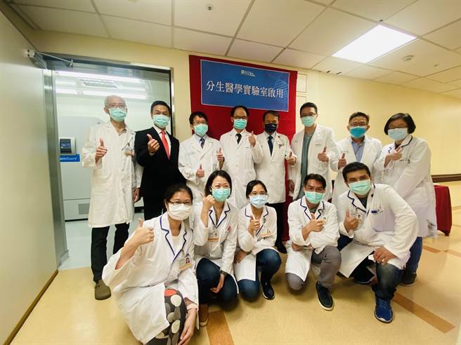 新北市三峡恩主公医院为土城、树林、三峡、莺歌地区重要医疗院所，院方今宣布成立「分生医学实验室」，盼提高新冠肺炎疫情筛检量能、实验室人员安全。（三峡恩主公医院提供）