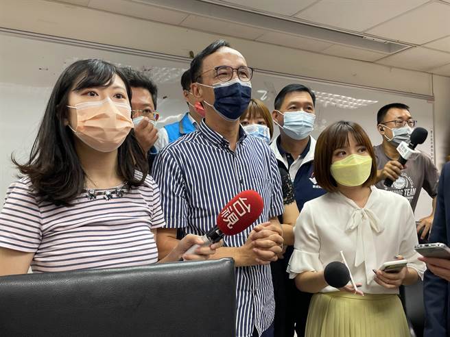 針對連勝文是否接任副主席，朱強調，不談人事，「朱立倫隨時準備好了，交接時間完全尊重中常會的決定。」（葉書宏攝）