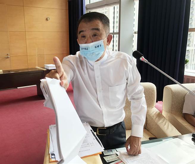 警消环卫召集人段纬宇指出，补助34岁怀孕或生育妇人3000元，做为检查「羊膜穿刺」与「高层次超音波」费用，减轻高龄产妇自费产检压力。（陈世宗摄）