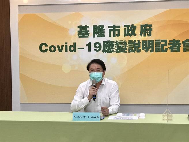 基隆市长林右昌表示，预计最快于10月上旬为教职人员接种第二剂疫苗。（陈彩玲摄）