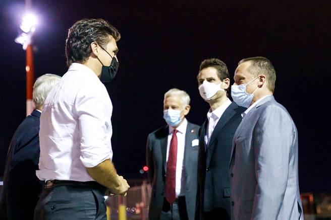 大陆官媒《环球时报》指出，2名加国人获释、搭机落地加拿大后，加国情报部门热情欢迎他们归国的举动，证明了两人一直在从事间谍行动。（图／截取自加拿大总理杜鲁道官方推特）