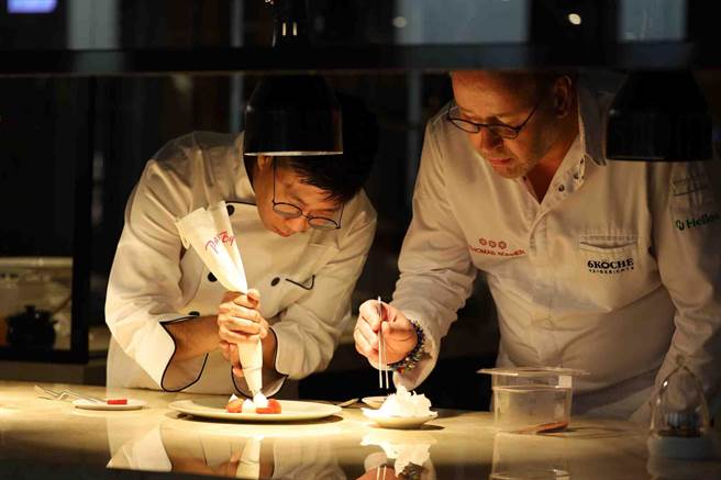 高雄万豪酒店11楼的Majesty美享地餐厅，聘请德国米其林3星主厨Thomas Bühner和美享地主厨Xavier联手合作推出星光飨宴。（高雄万豪提供）