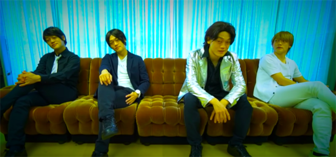 小幡哥哥一人化身「F4」。（截自YouTube）