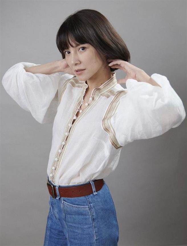 李心洁疫情期间在家带儿，顺便满足自己的表演欲。（台北双喜电影提供）