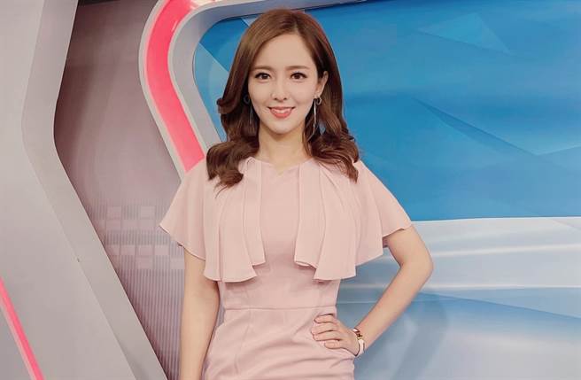 房業涵攻讀台大碩士同時也兼顧新聞播報工作。（圖／翻攝自臉書）