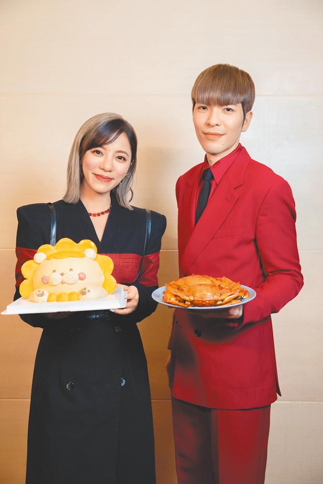 丁噹（左）將與蕭敬騰領軍的獅子LION合作。（相信音樂提供）