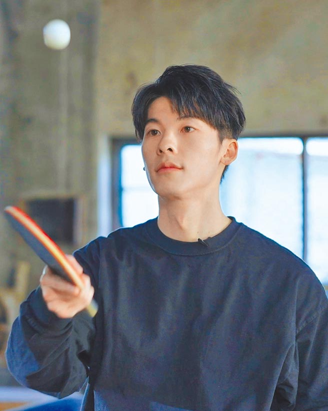 魏嘏隽在《鱿鱼游戏》中饰演帅警探「黄俊昊」，和许光汉（见图）有几分相似。（Netflix提供）