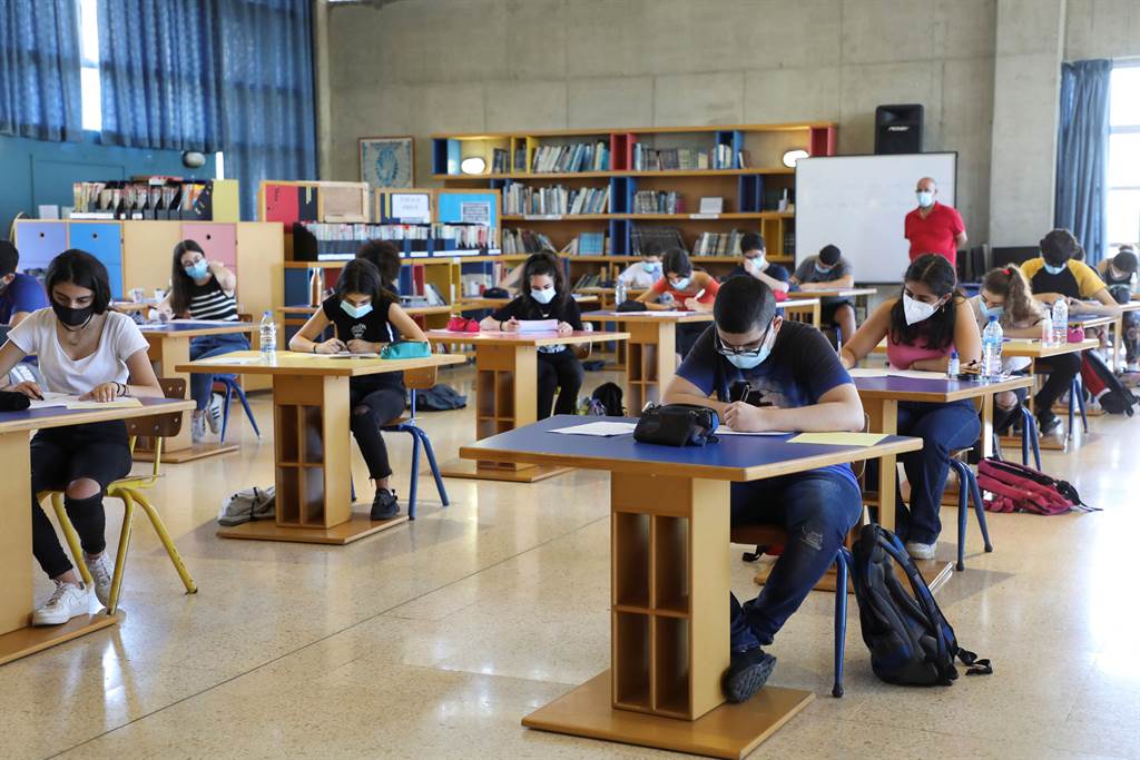 图为黎巴嫩学生应试示意图。（图／路透）(photo:ChinaTimes)