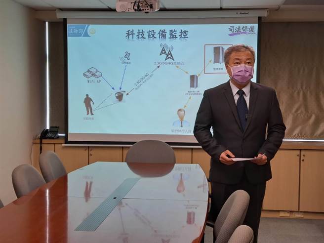 媒體報導性侵假釋犯監控離線120分鐘，法務部保護司副司長吳怡明28日嚴正澄清，指離線訊息是告警系統誤發，監控系統實際上仍在運作。（黃捷翻攝）