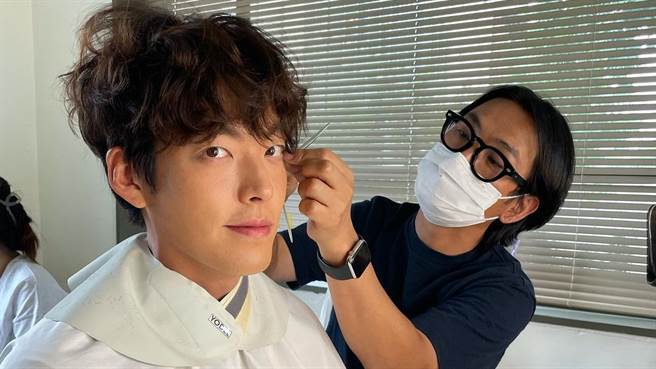 金宇彬日前收到两封陌生简讯，他竟没有忽略反而亲自回復，在网路上引起话题。（图／IG@ ____kimwoobin）