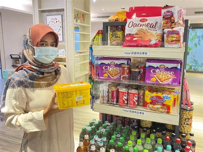 北醫附醫打造穆斯林友善環境，院內商店設有「清真認證商品專區」，專區內食品皆獲得清真標章，提供穆斯林病人及家屬更多飲食選擇。（北醫附醫提供）