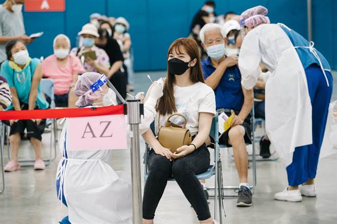 北市开放4000剂AZ疫苗供民眾施打第二剂，且不限年龄，对此庄人祥则表示，因为该批疫苗效期只到10月3日。（图／示意图，记者郭吉铨摄影）