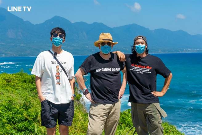 《开着餐车交朋友2》蔡凡熙（左起）、黄秋生、庄凯勛到台东录影。（LINE TV提供）