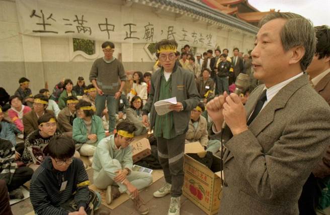 79年学运孙震探望学生。（本报系资料照片）