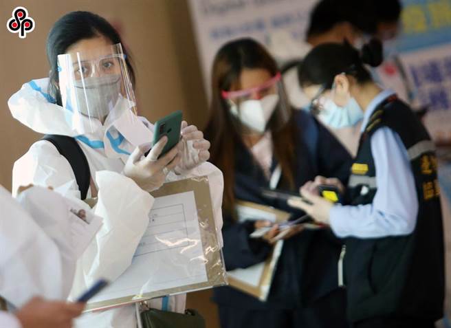 勞動部擬在明年起針對家庭類移工試辦「移工一站式入境服務」，提供移工知悉自己的權益。（報系資料照）