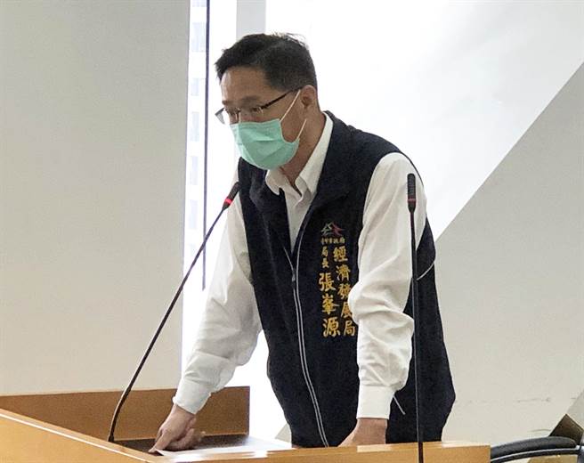 张峯源指出，第一期预定今年可完成进度41％，第二期工程经费是16.8亿余元愉目前进度是零。（陈世宗摄）