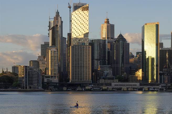 雪梨居民若未接种疫苗，恐被禁社交活动。(图／美联社)