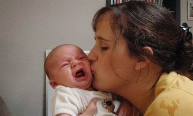 Biomilq创办人史崔兰德与6周大儿子。图片来源：Biomilq官网）