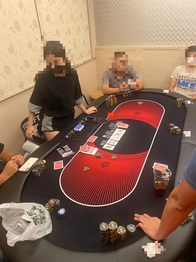 信義分局28日凌晨在日租套房破獲德州撲克職業賭場。(翻攝照片／林郁平台北傳真）