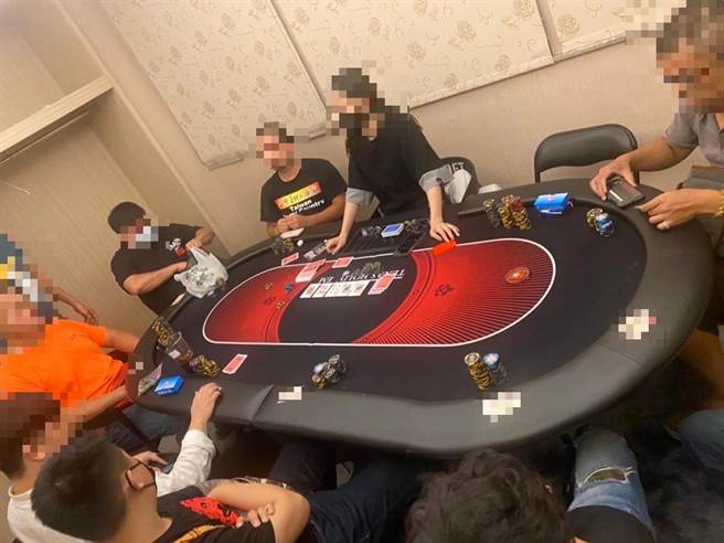 信義分局28日凌晨在日租套房破獲德州撲克職業賭場。(翻攝照片／林郁平台北傳真）