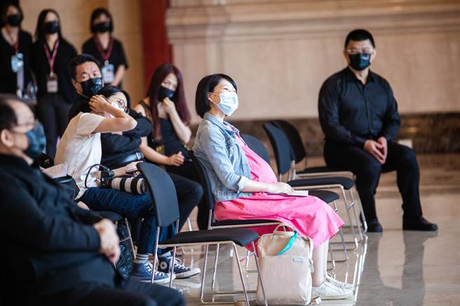 新生代作曲家蔡昀恬以挪威作家乔斯坦．贾德代表作《纸牌的秘密》为灵感，编创作品《每个人心中都有一个小丑》。（击乐文教基金会提供）