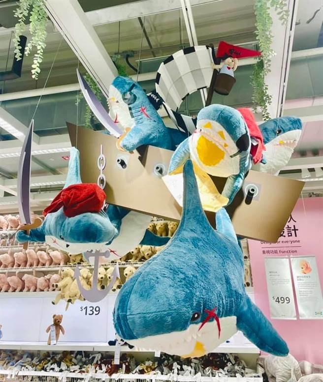 IKEA鲨鲨经常被官方用于社群互动贴文当中。（翻摄自内湖IKEA）