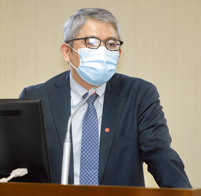 内政部政务次长花敬群27日在立法院表示，内政部已在拟定计画，因疫情导致商务旅行不多的状况下，会有相当多的旅馆业经营不下去，希望业者跟政府合作，转轨为社会住宅。（季志翔摄）