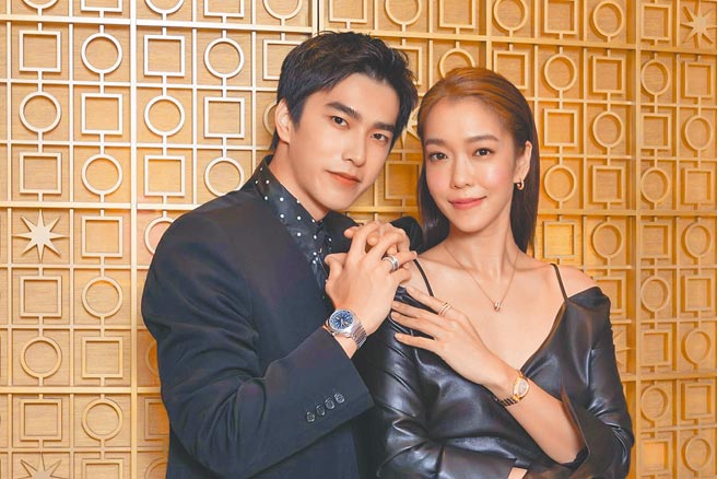 寶格麗舉辦鐘表展，邀請曾敬驊（左）與大霈擔任開展嘉賓，兩人彼此拉抬，還相約以後都要一起出席活動。（趙雙傑攝）