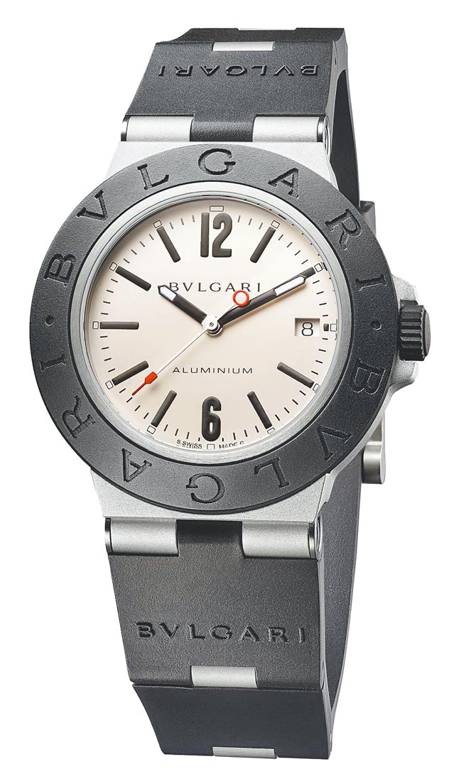 寶格麗ALUMINIUM系列自動上鍊鋁合金腕表，是寶格麗腕表的入門款，9萬1400元。（BVLGARI提供）