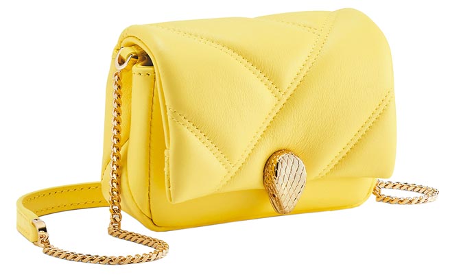 寶格麗Serpenti Cabochon黃水晶色迷你肩背包，約2萬7600元。（BVLGARI提供）