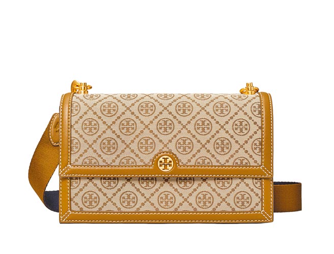 Tory Burch榛果棕T Monogram翻蓋肩背包，2萬3900元。（Tory Burch提供）
