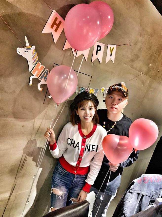 杨晨熙与大飞交往多年，原本外界都以为两人会步上红毯，但却于今年愚人节宣告分手。（图／翻摄自杨晨熙脸书）