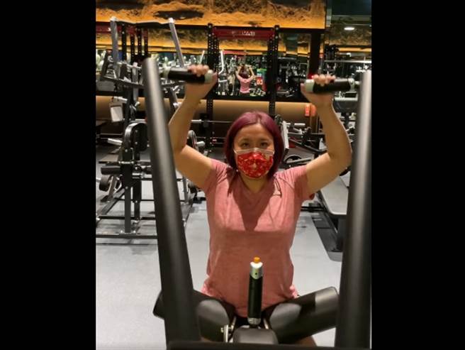 国民党立法院党团书记长、立委陈玉珍在立法院大战前一晚，专程赴健身房健身，强调自己在为战斗做准备。（图／翻摄自陈玉珍脸书）