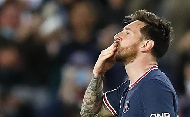 梅西踢进巴黎首球(路透社)