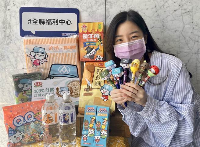 福利熊變身喀嚓公仔筆 阪急麵包推萬聖節新品（全聯提供）