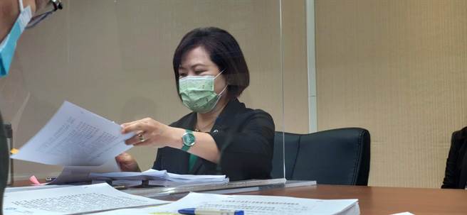 立法院社会福利及卫生环境委员会今天审查性别工作平等法及就业保险法。（林良齐摄）