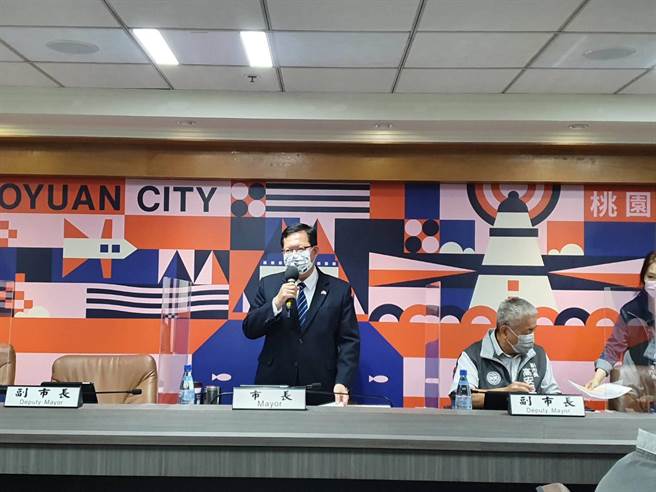 桃园市长郑文灿宣布，同意影厅放宽防疫规范，即日起取消梅花座、间隔座限制。（陈梦茹摄）