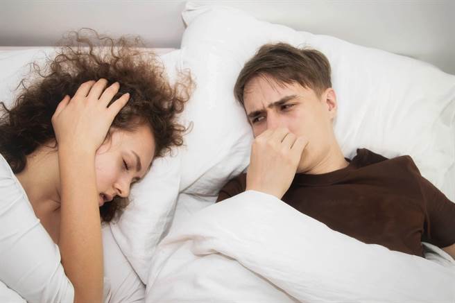 印度一名人妻没有每天洗澡的习惯，导致丈夫被臭到受不了，最终崩溃想离婚。(示意图/达志影像)