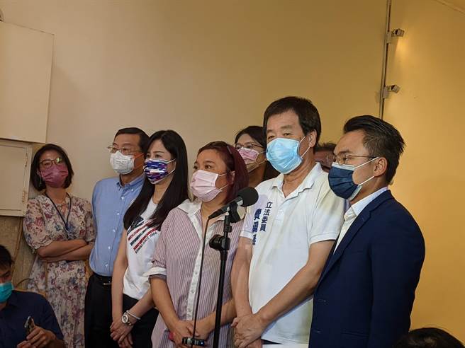 國民黨立委抨擊立法院副院長蔡其昌主持議事失去中立性，今拜會立法院長游錫堃要求將蔡其昌送紀律委員會。（朱真楷攝）