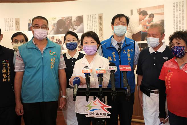 台中市長盧秀燕訪視快打站2.0並接受媒體訪問。（王文吉攝）