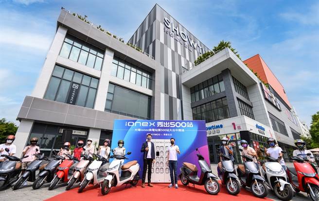 目前光阳仍以一天7站的「极速布建」，预计年底前达成1000站的规模。(图/光阳提供)