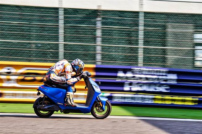 S7R拥有贴近油车中运动型车款的操驾感受，传统油车车主踏入电动领域将可无痛转换。(图/中时新闻网摄)