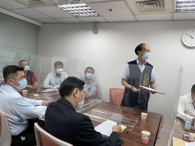 立委楊瓊瓔邀集相關單位協調民防人員納入交通指揮人員保障。（王文吉攝）