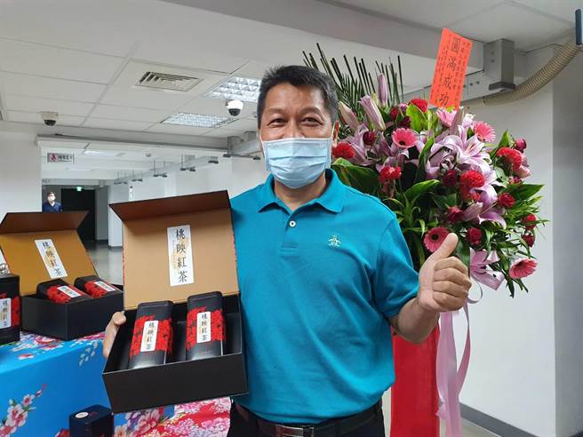 黄璟舞高职毕业后就回家继承家业，投身种茶行业35年，为比赛的常胜军。（陈梦茹摄）