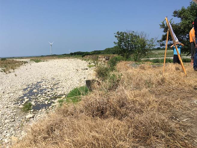 台中市水利局已向第三河川局申請大甲溪下游疏濬，預計挖取60萬立方米砂石籌措1億元工程經費。（王文吉攝）