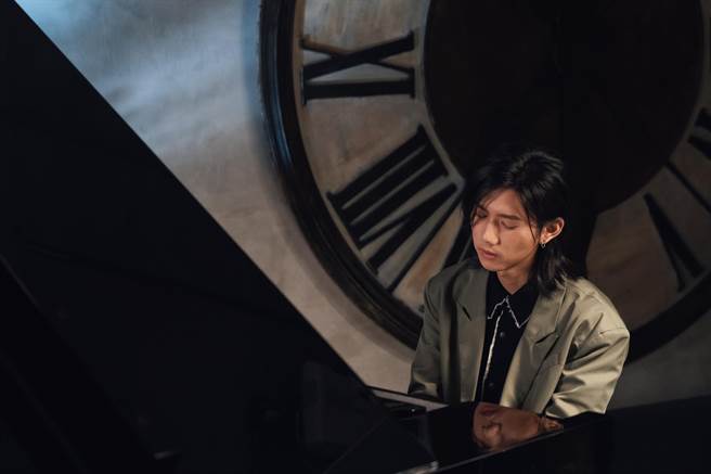 Ray黄霆睿新歌〈随便说说〉尝试嘻哈曲风。（相映国际提供）