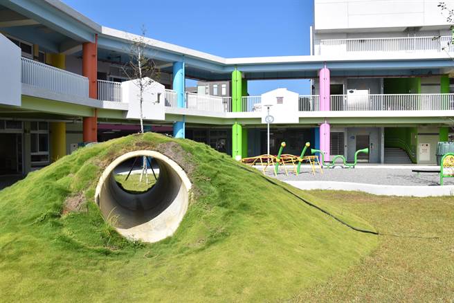 全新完工的头份市后庄国小非营利幼儿园拥有广宽的游憩空间。（谢明俊摄）